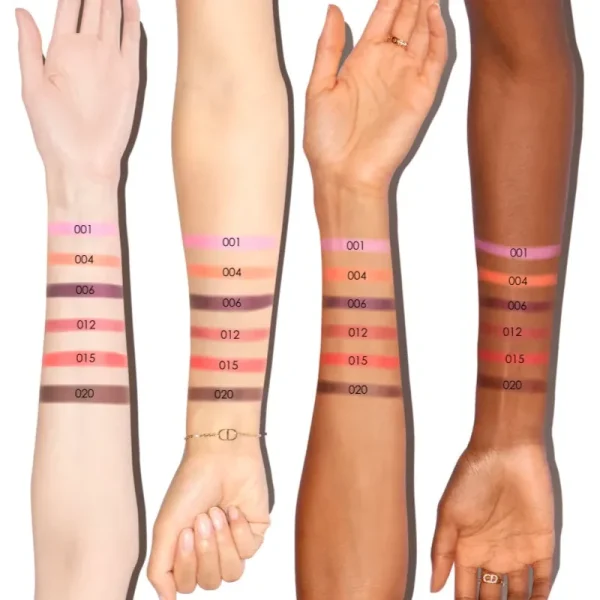 Blush Dior cu Efect Iluminator Backstage Rosewood Glow